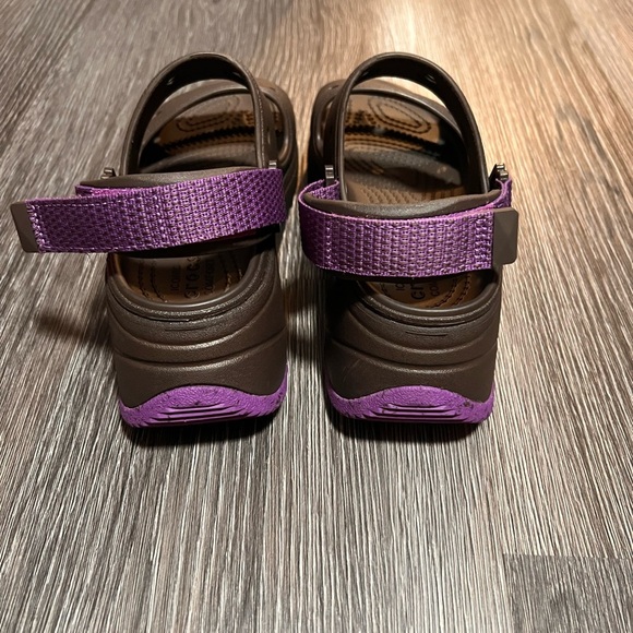 CROCS Brown Comfort Sandals with Adjustable Straps - Picture 3 of 9